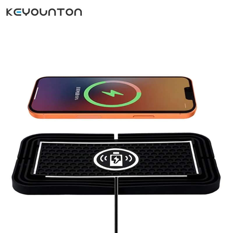 Caricatore per auto wireless da 15 W Caricatore rapido in silicone antiscivolo per iPhone15 16 17 ProMax Samsung S10 Caricatore per telefono wireless per auto