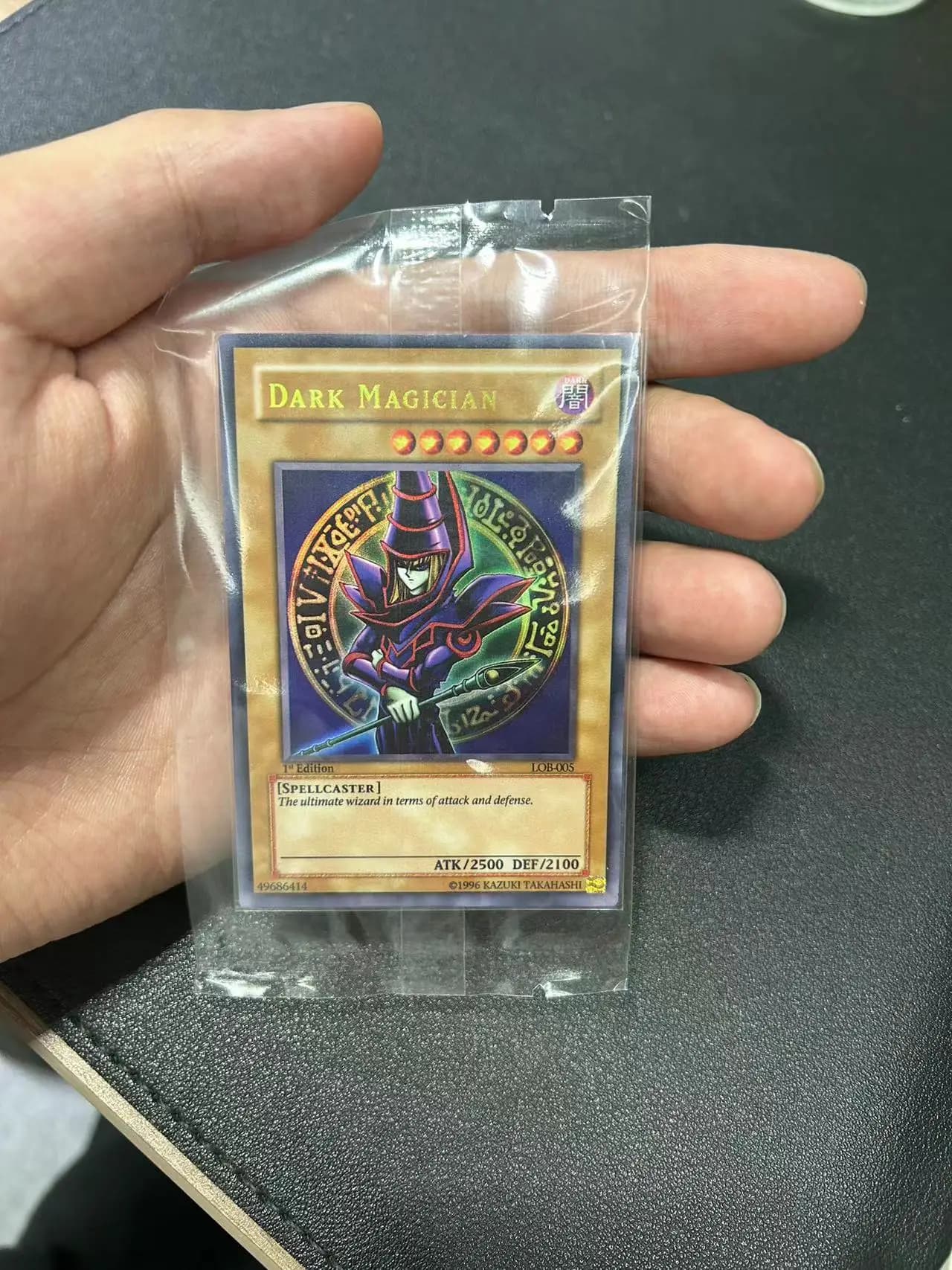 Yu Gi Oh Ultra Rare/UR TCG Dark Magician (LOB-005) Gioco da tavolo Collezione inglese Personalizza carta (non originale)