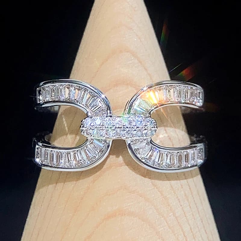 Huitan Dazzling Cross Shaped Opening Rings Women Inlaid Brilliant Cubic Zirconia Luxury Trendy Wedding Bands Party Jewelry New
