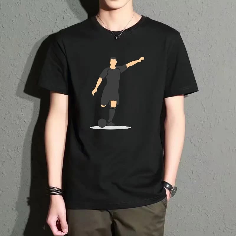 Men's Black Round-Neck Short-Sleeved T-Shirt with Football Player Print Pattern, Casual Sports Style Top, Comfortable and Versatile for Everyday Wear, Breathable and Skin-Friendly Fabric