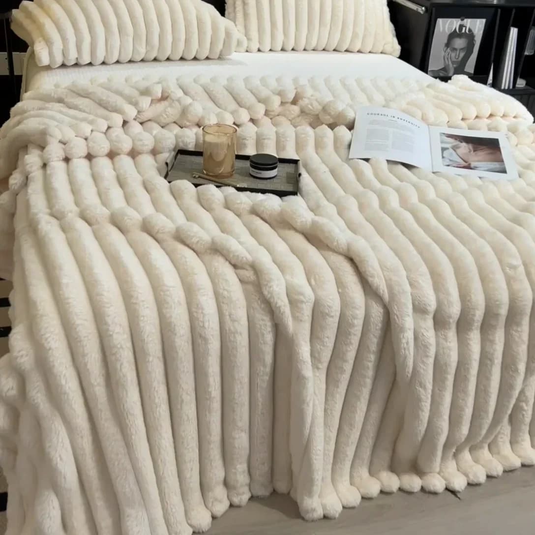 Nuove Coperte in Peluche di Coniglio Artificiale per l'Autunno, Morbide Coperte in Pile Corallo per Divano, Comode e Spesse Coperte per Letto