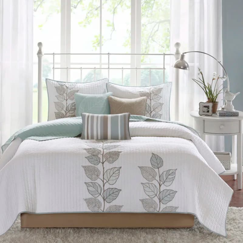6 Piece Embroidered Quilt Set with Throw Pillows Blue King/Cal King