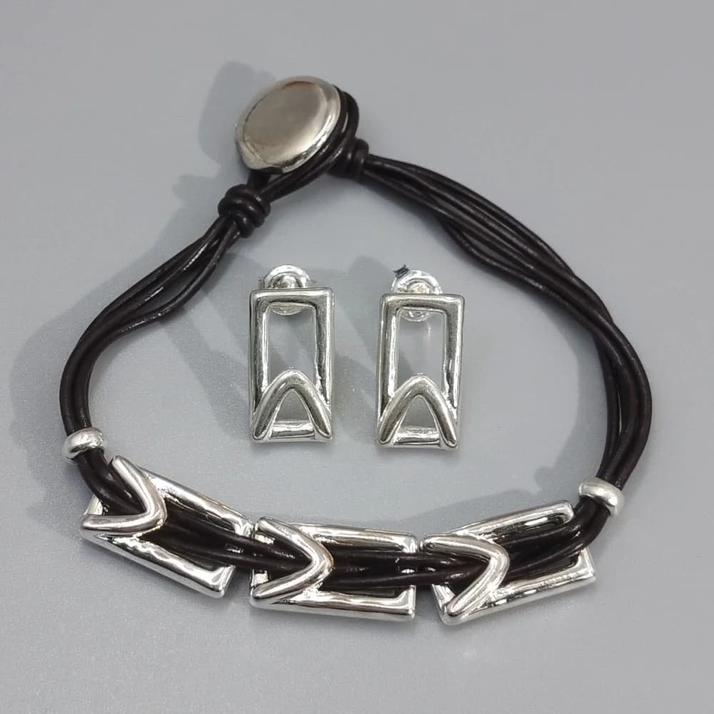 2026 Spain Charm Elegant Gold and Silver Rectangular Buckle Earrings Bracelet Jewelry Two Piece Set Holiday Gift