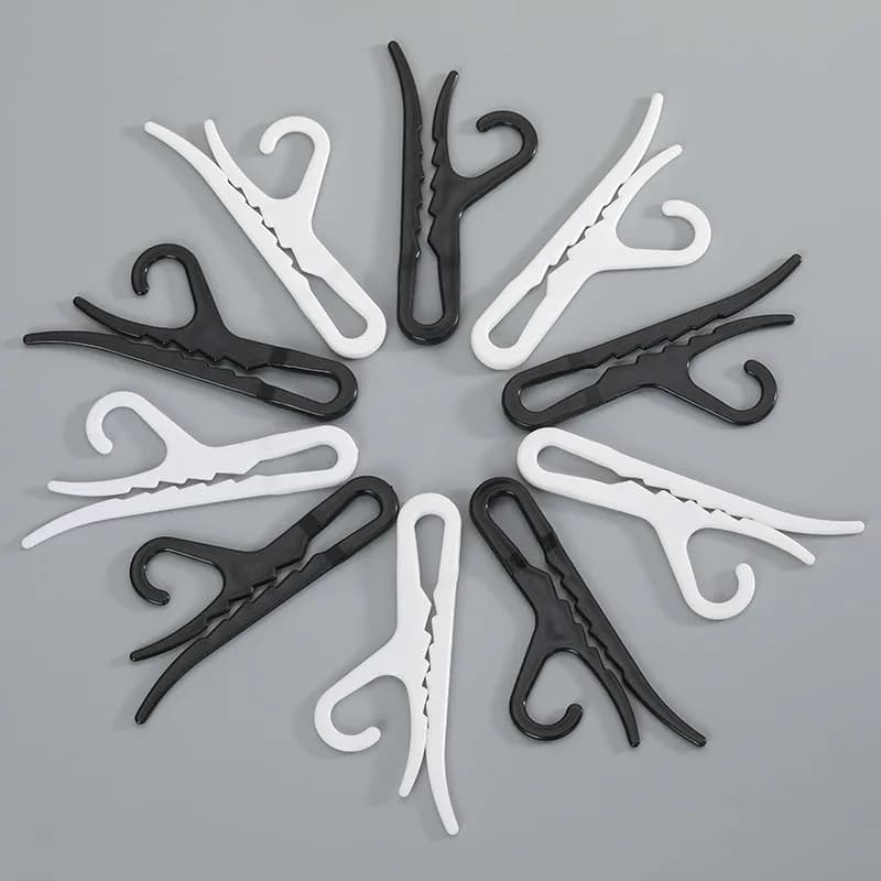 100 pcs plastic non-slip sock clip, black slide on style with dense packing anti-slip socks with teeth clip for clothes