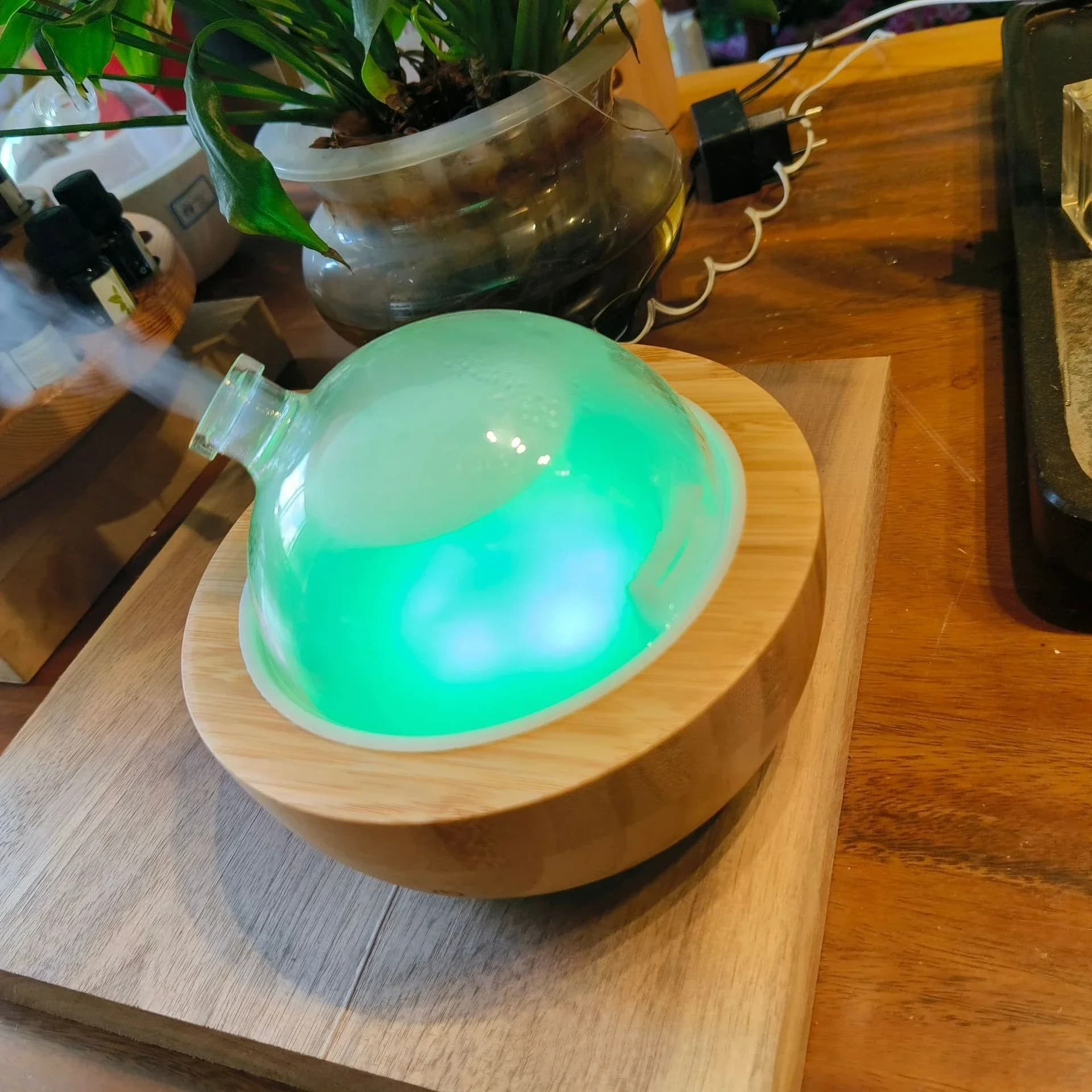 Diffusore di oli essenziali in vetro con base in vero legno, diffusore di aromaterapia ad ultrasuoni da 200 ml, umidificatore a cupola in vetro, luce a LED disponibile