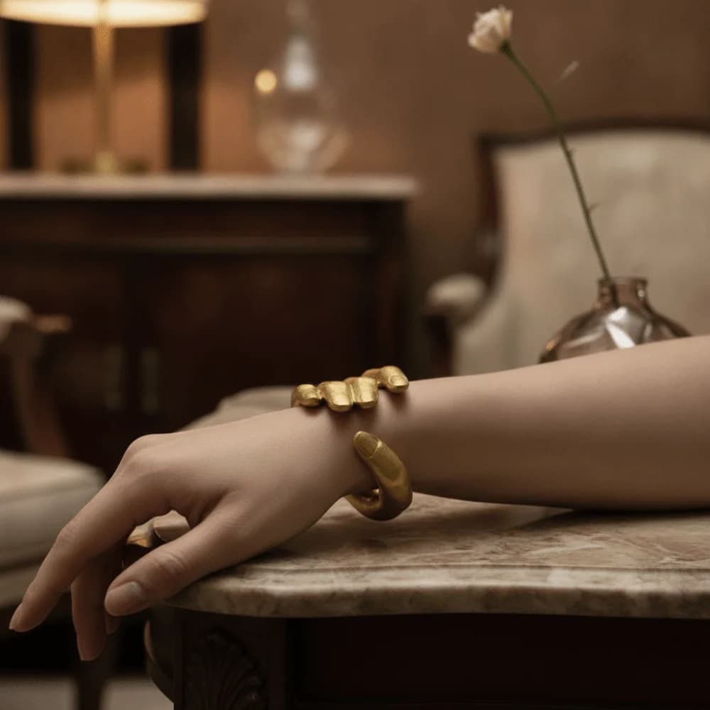 5-Fingered Palm Grip Bracelet Vintage Light Luxury Palm Ring Bracelet Exquisite Metal Handshake Bracelet Photo Props