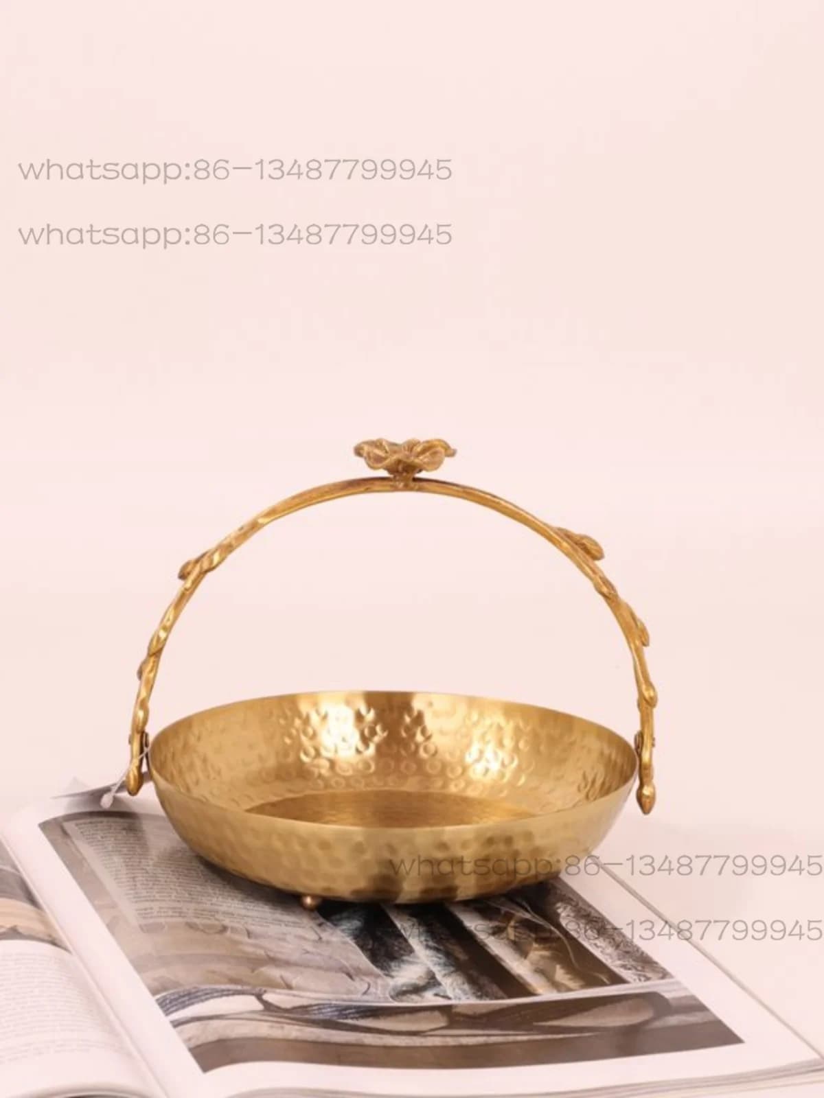 Vassoio portaoggetti con cestello martellato in ottone importato, piatto di caramelle per snack di frutta secca, ornamento per la decorazione della tavola nordica americana