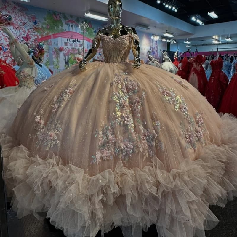 Abiti Quinceanera lucidi champagne Abito da ballo con spalle scoperte Applique in pizzo con perline Corsetto di cristallo Tull a strati Festa di compleanno