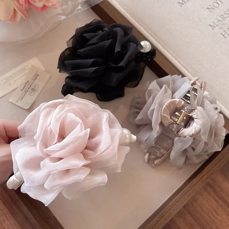 Fermaglio a clip a forma di artiglio di squalo con perle finte a forma di fiore, elegante, per chignon da donna, romantico, per uso quotidiano e feste