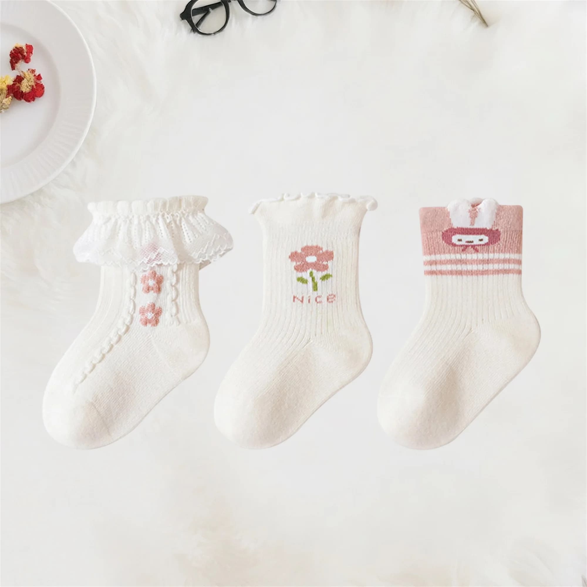 Adorabili calzini al ginocchio per bambini con divertente stampa animalier e delicato finiture in pizzo per eleganti abiti primaverili