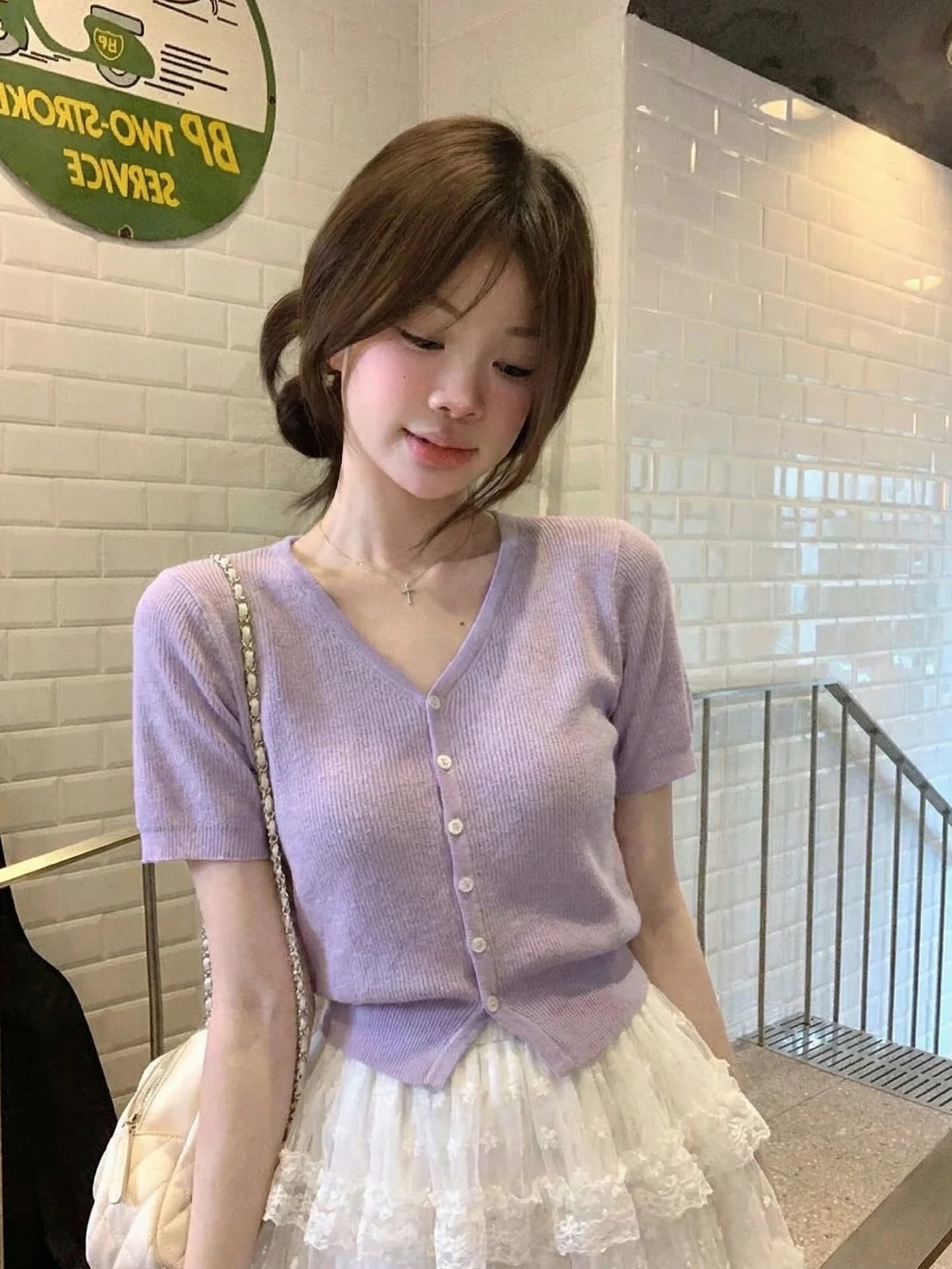 Cardigan Viola con Scollo a V in Seta Ghiacciata Lavorata a Maglia, Manica Corta, Stile Estivo Nuovo per Donna, Top Unico e Bello, T-Shirt Coreana