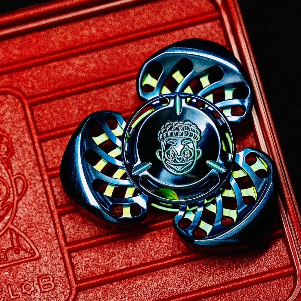 ZacLab EDC Piccolo Titanio Fidget Spinner Limitato 88 Pezzi Handling Feel Tre Lame Fidget Spinner Gadget per Sollievo dall'ansia