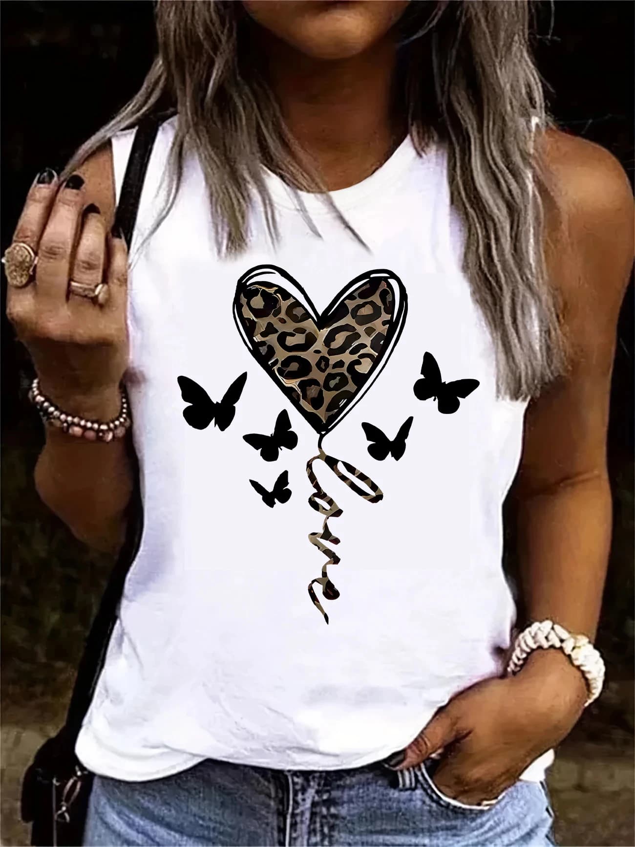 T-shirt con stampa Leopard Love e stampa a farfalla, canotta grafica, top casual senza maniche con scollo rotondo da donna, per l'estate e la primavera