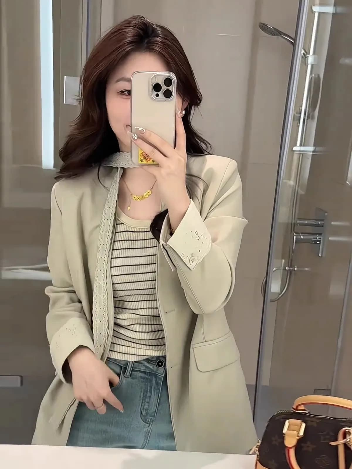 Nuovo Stile Primaverile: Giacca in Pelle con Scollo a V, Laccio in Pizzo, Elegante e Versatile, Semplice Giacca Interna, Stile Europeo e Coreano, Lunga
