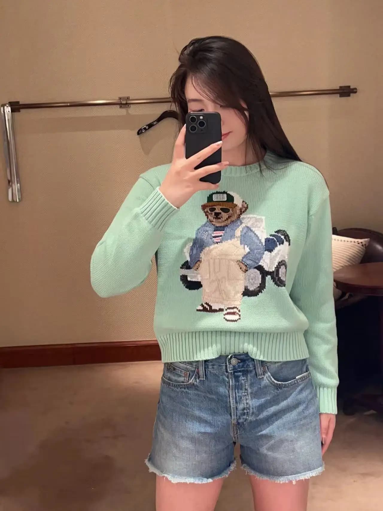 Maglione lavorato a maglia da donna autunno/inverno 20225, ricamo con orsetto piccolo, felpa con cappuccio girocollo con fiori pesanti, semplice e versatile