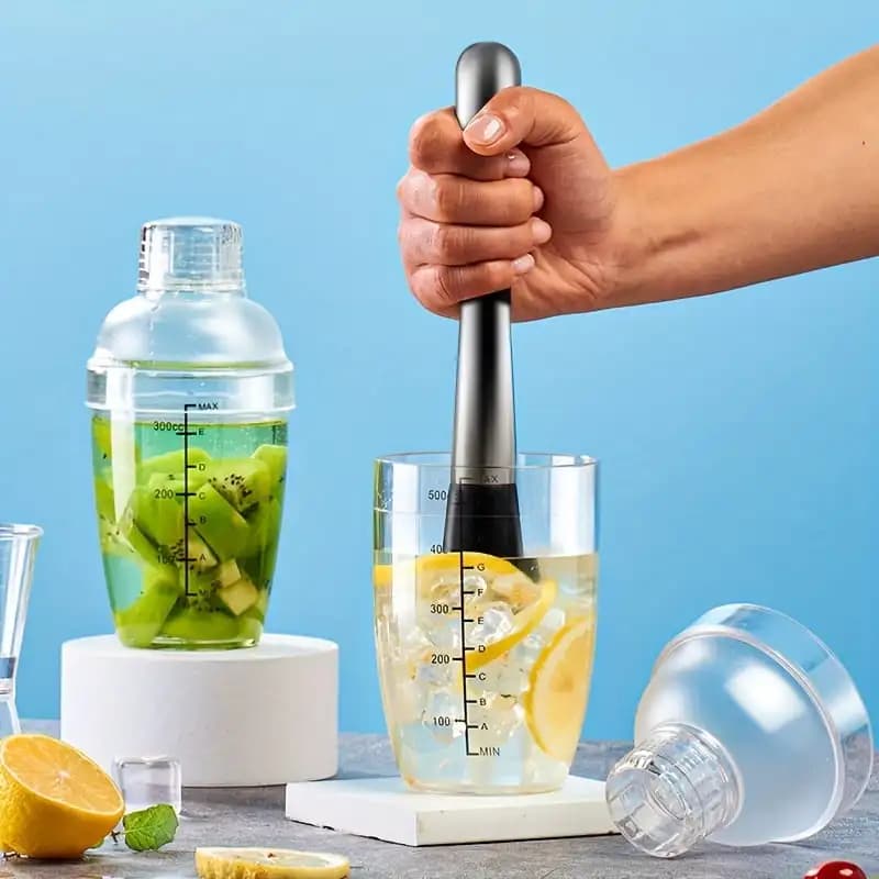 500/700/1000ml PC resin Cocktail Shaker Home Bar Utensil Martini Hand Shaker Cup with Scales Milk Wine Drink Shaker Bar Tool
