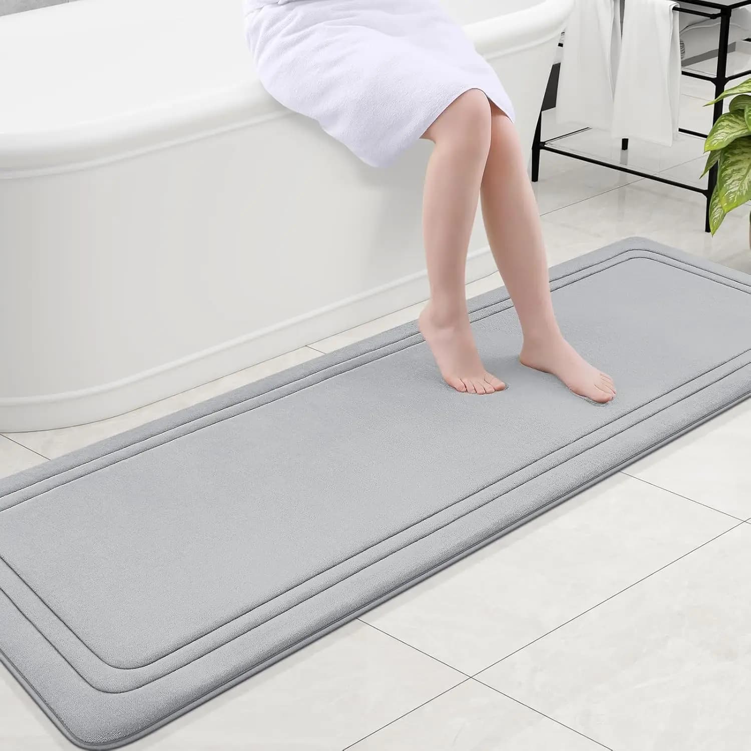 Tappetino da Bagno in Memory Foam Ultra Morbido Antiscivolo, 70x24 Pollici, Assorbente e Lavabile in Lavatrice, Grigio, per Pavimento del Bagno, Vasca e Doccia
