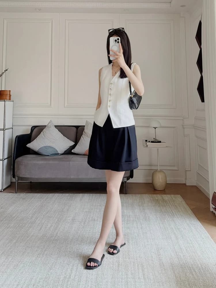 Completo Bermuda con Cintura in Seta Bianca e Lana, Dettagli Sfilacciati, Lino e Seta, Set di Moda Femminile