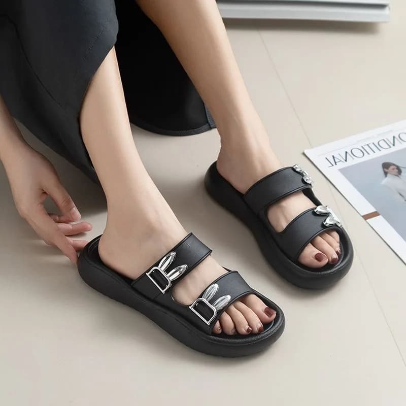 Nuovi sandali da donna di nicchia, da indossare all'aperto, moda di alta gamma, versatili, sandali da spiaggia con suola spessa, ciabatte monopezzo