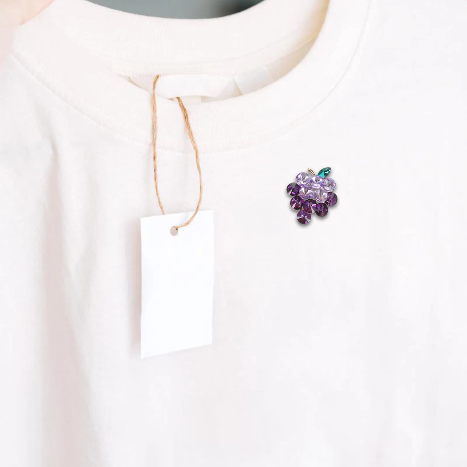 Spilla da bavero in lega e vetro a forma di grappolo d'uva per donna, distintivo da corsage elegante e alla moda, spilla in vetro glitterato per giacche