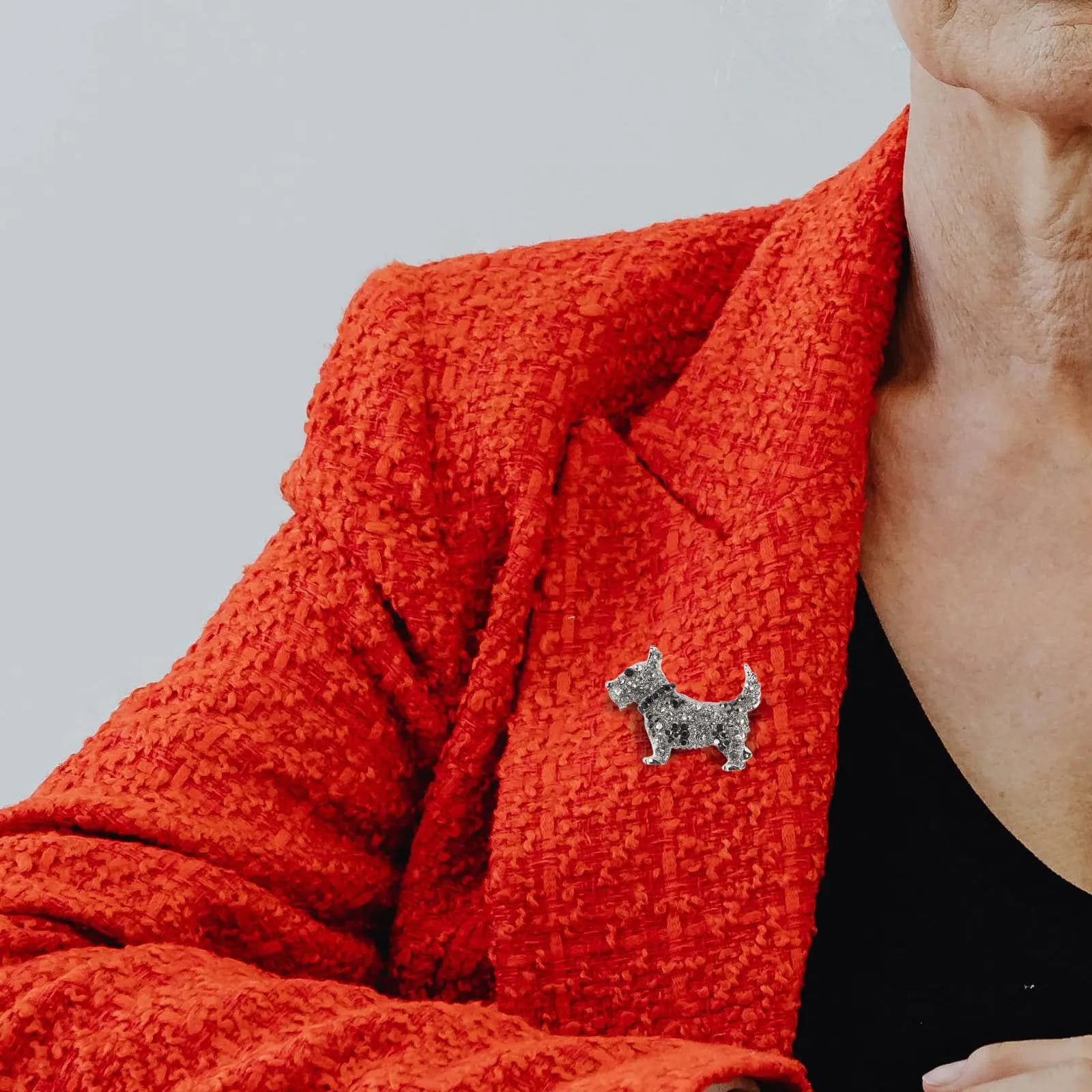 Spilla da bavero decorativa a forma di cane simpatico, in lega con strass, per donna, per abbigliamento alla moda, zaino, sciarpa, cappello, feste