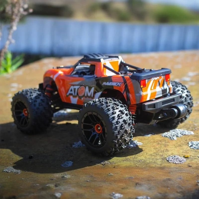 Hpi Maverick Atom RC Monster Truck Scala 1:18 4WD Elettrico con Motore a Spazzole, Auto Fuoristrada con Luci LED, Resistente all'Acqua, Pronto all'Uso, Hobby