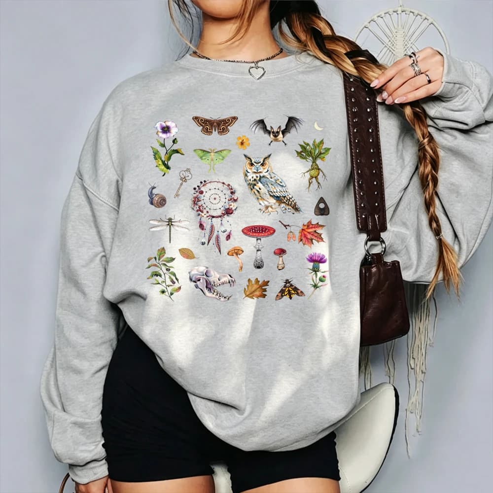 Vintage Forest Creature Collage Graphic Pullover, Witchy Owl Moth Bat Mushroom Floral Dreamcatcher Print Casual Fall Winter Tops