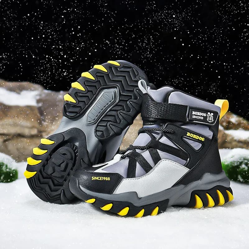 Scarpe da ginnastica alte in peluche invernale per ragazzi Stivali da neve per bambini caldi e in velluto Stivali da trekking per bambini antiscivolo per esterni Scarpe da ginnastica per bambini
