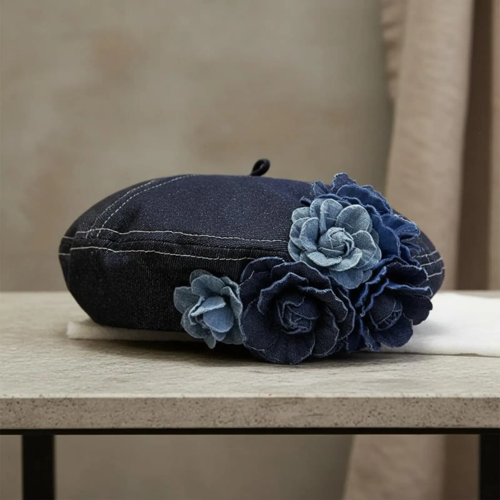 Berretto in tessuto jeans floreale con design giapponese, fiore 3D, effetto snellente per il viso, forma voluminosa