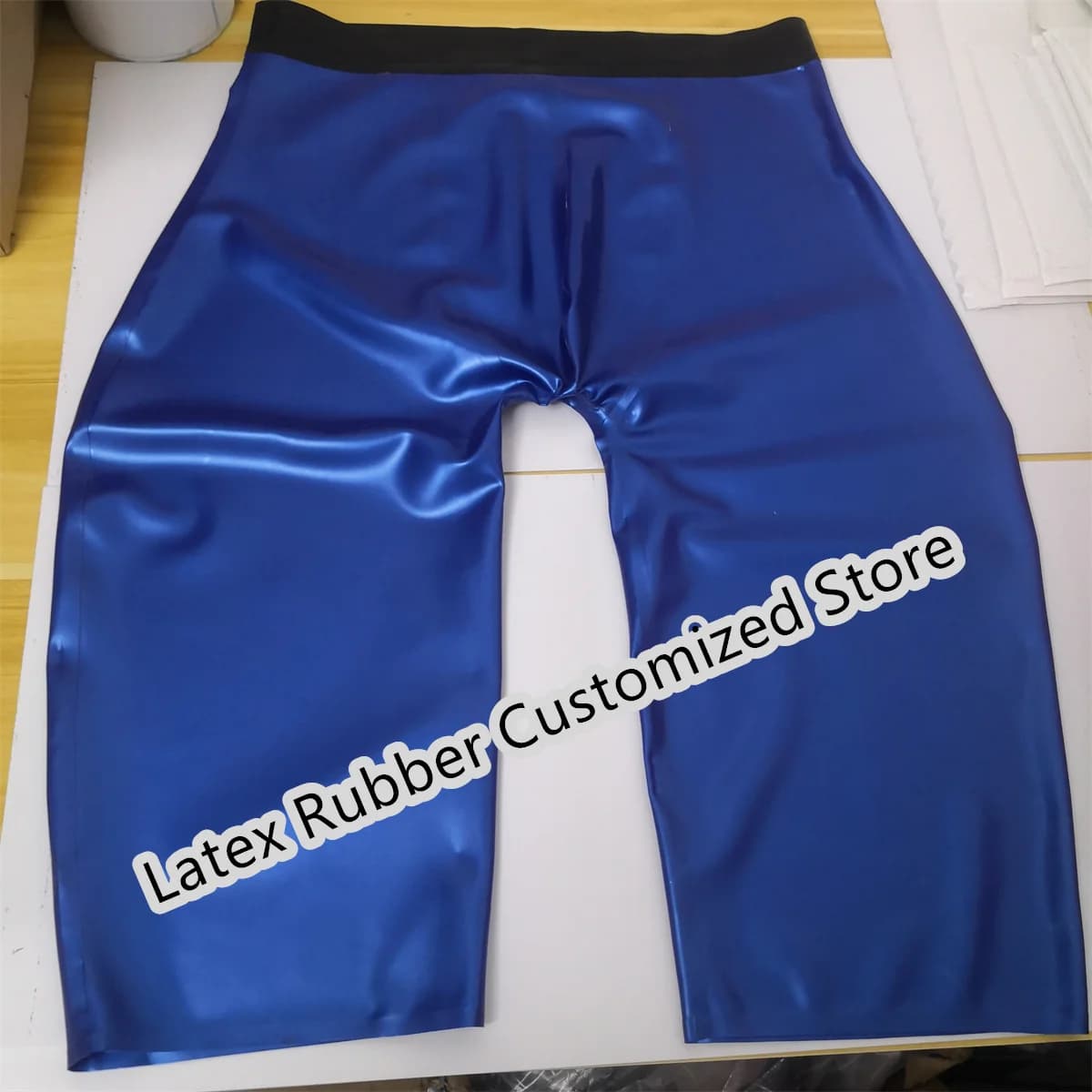 Sexy Metallo Blu 100% Natrual Lattice Mutandine di Gomma Da Uomo Boxer Con Finiture Nere Lingerie Sexy Costumi Cosplay per gli uomini