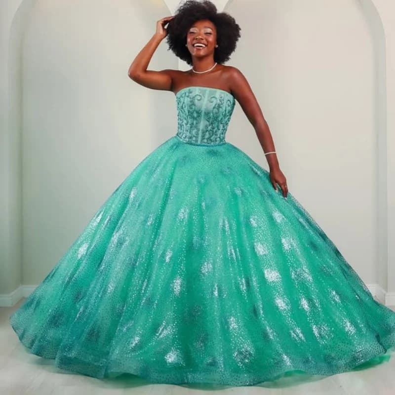 Abito Quinceanera verde lucido con spalle scoperte Decalcomania glitter in pizzo Coda lunga Fiocco abiti da 15 Quinceanera Personalizza