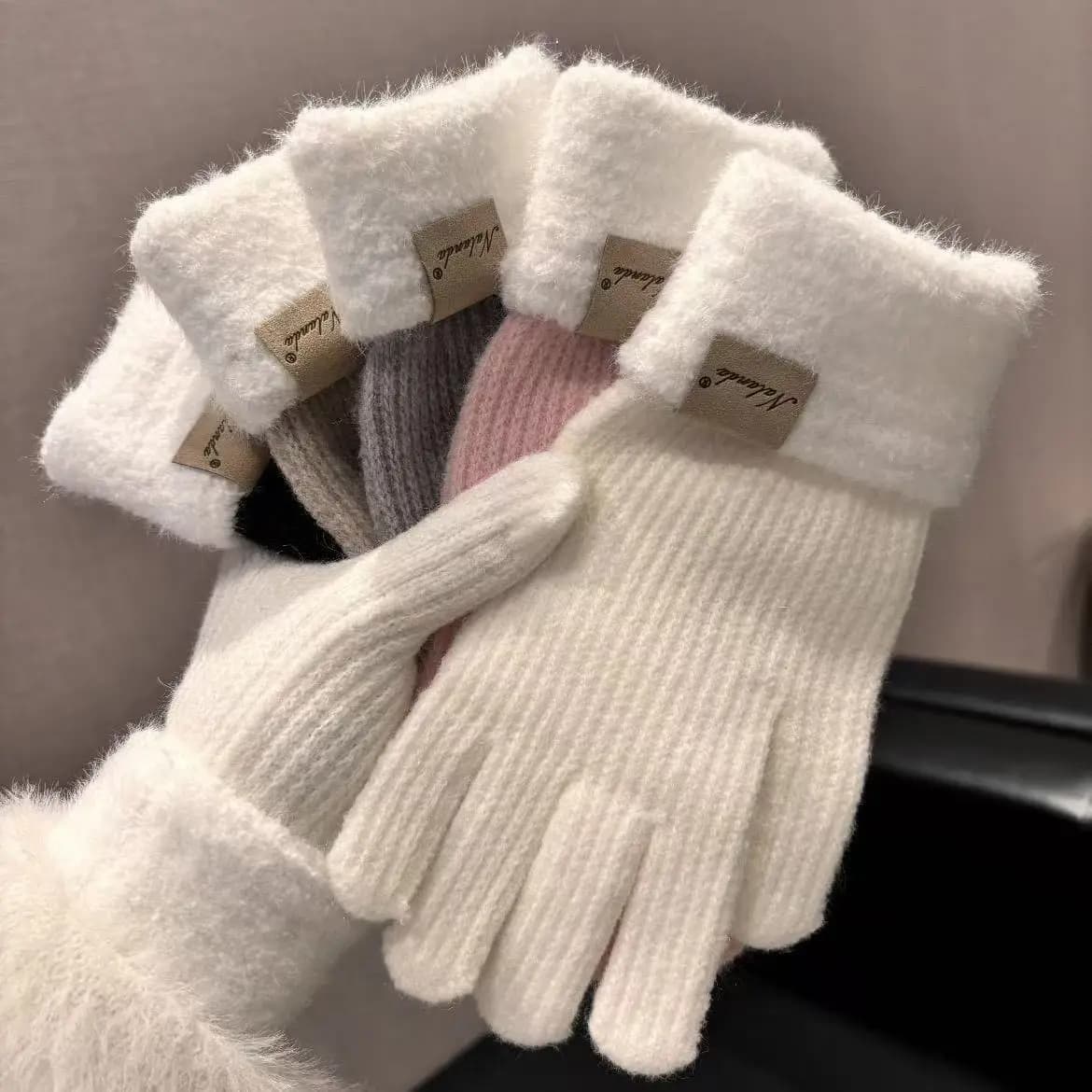 Guanti touch screen lavorati a maglia caldi invernali da donna, design tridimensionale con dita carine e addensate per il ciclismo in autunno freddo e Wi