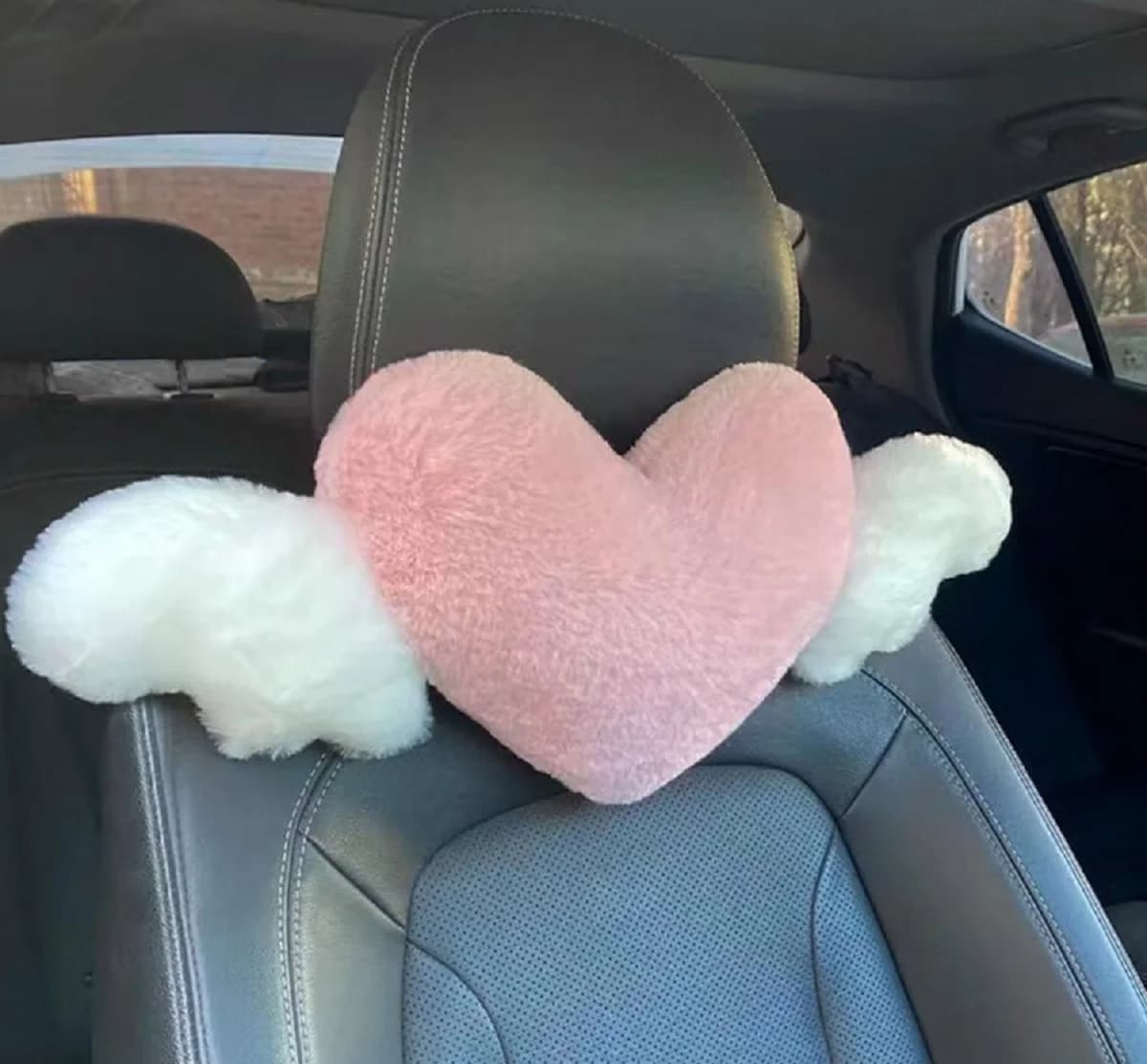 Love Wings Poggiatesta per auto Peluche Cuscino per il collo d'amore Stile peluche a forma di cuore per i tuoi accessori per seggiolini auto