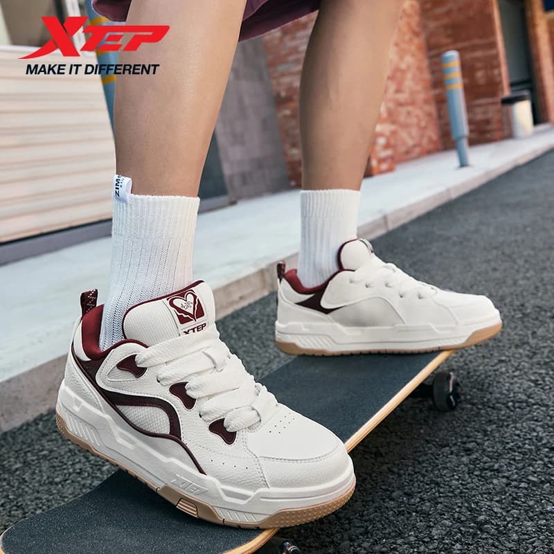 Xtep Scarpe da skateboard da uomo 2025 Primavera e autunno Suola spessa Traspirante Versatile Sneakers leggere 875319310013