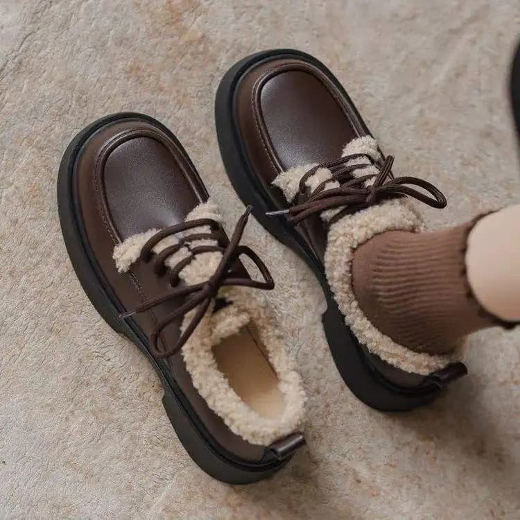 Scarpe in pelle da donna stile britannico 2025 autunno e inverno nuove scarpe singole stringate mocassini con suola spessa scarpe di cotone calde