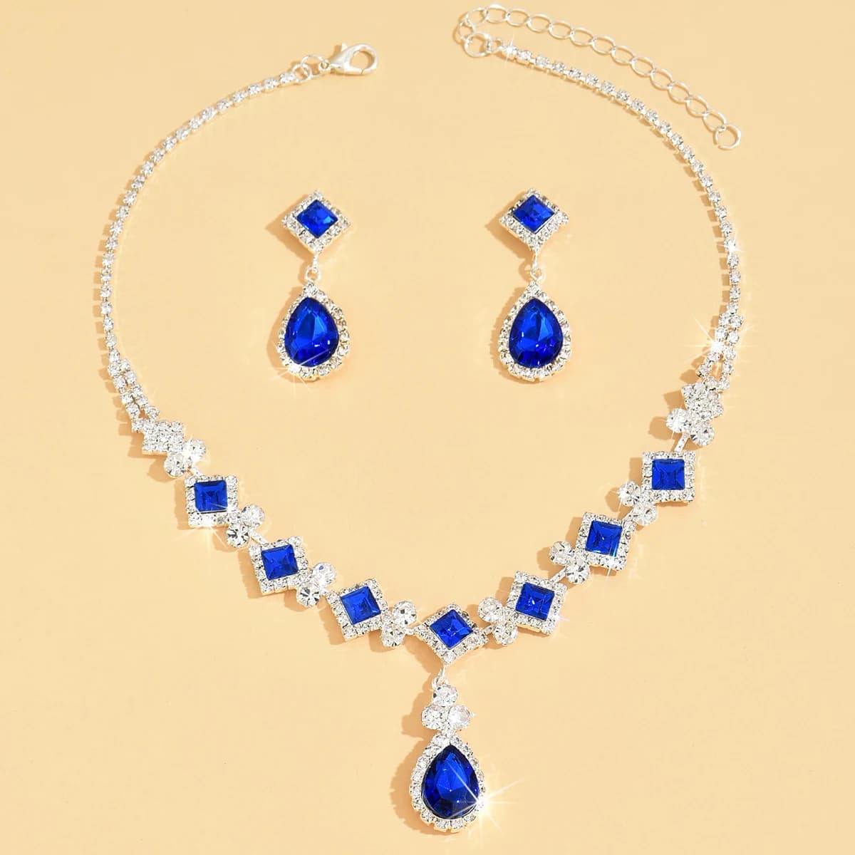 Set di due pezzi con collana e orecchini semplici e versatili, adatti per feste, appuntamenti, regali per le fidanzate
