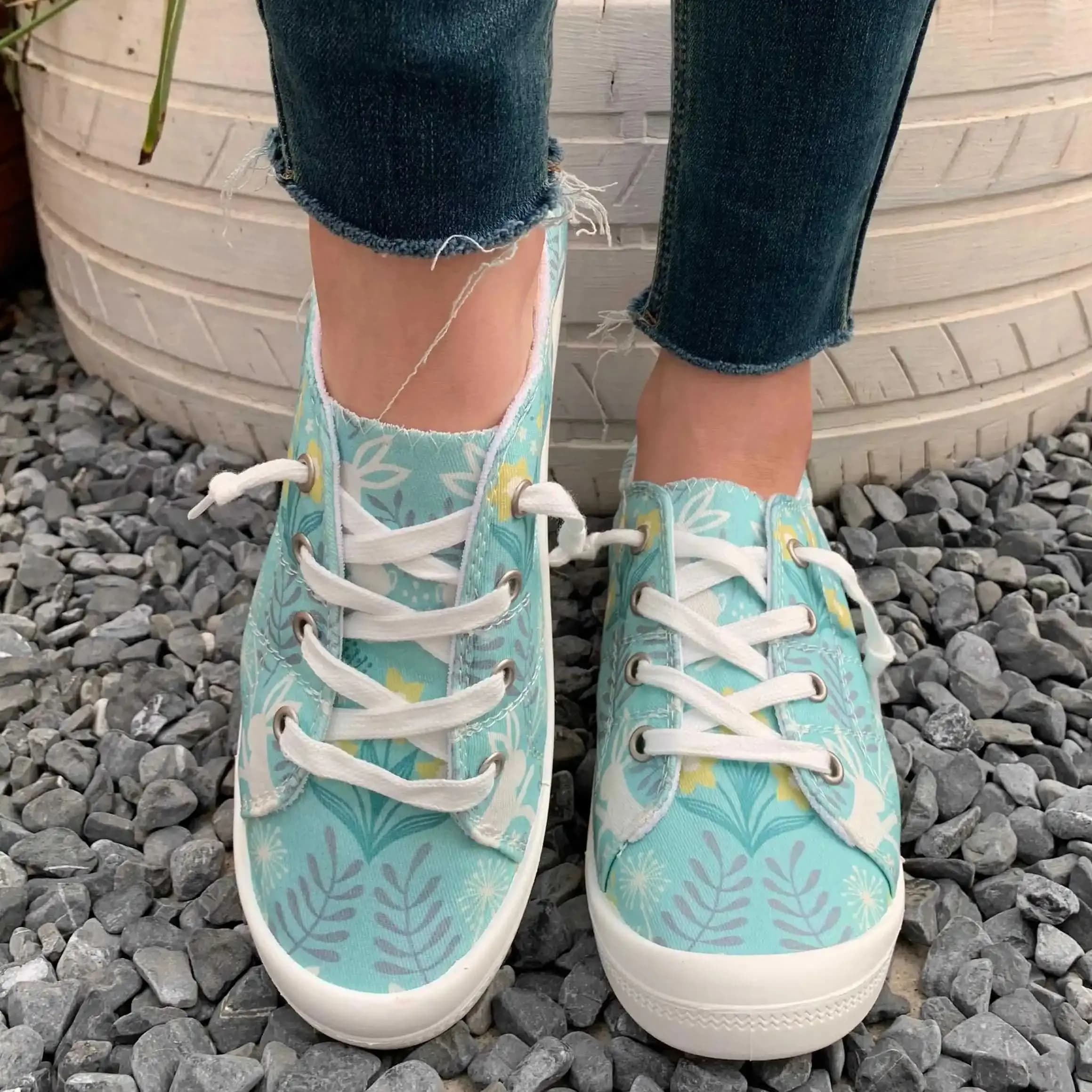 Women casual sports shoes, walking shoes, running shoes, low-cut comfortable slip-on with soft and breathable sole, large women's shoes, blue printed sky, fashionable gift.