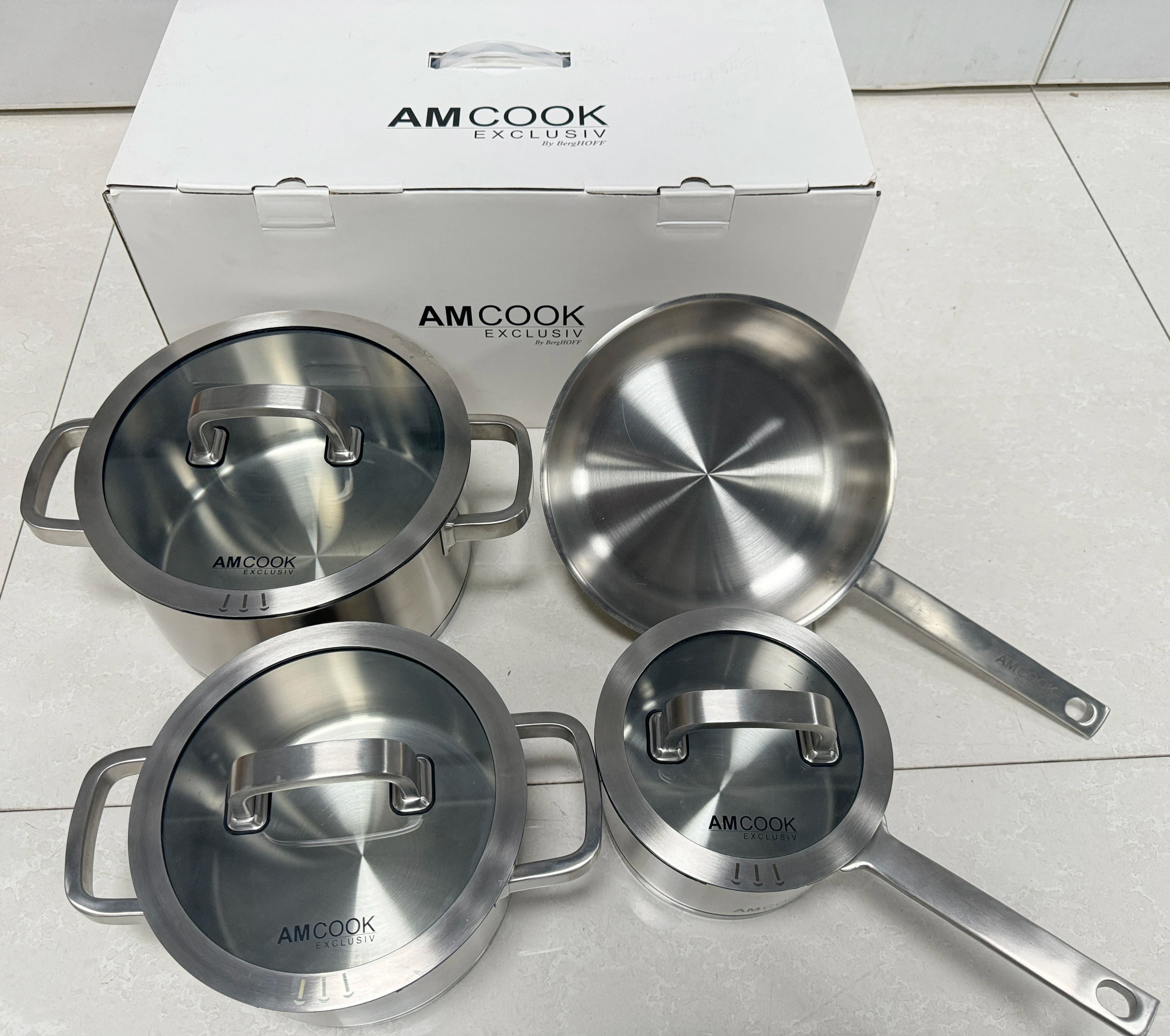 Set di pentole per uso domestico Pentole rivestite antiaderenti in acciaio inossidabile con coperchi in vetro Zuppa di latte mescolato per stufa