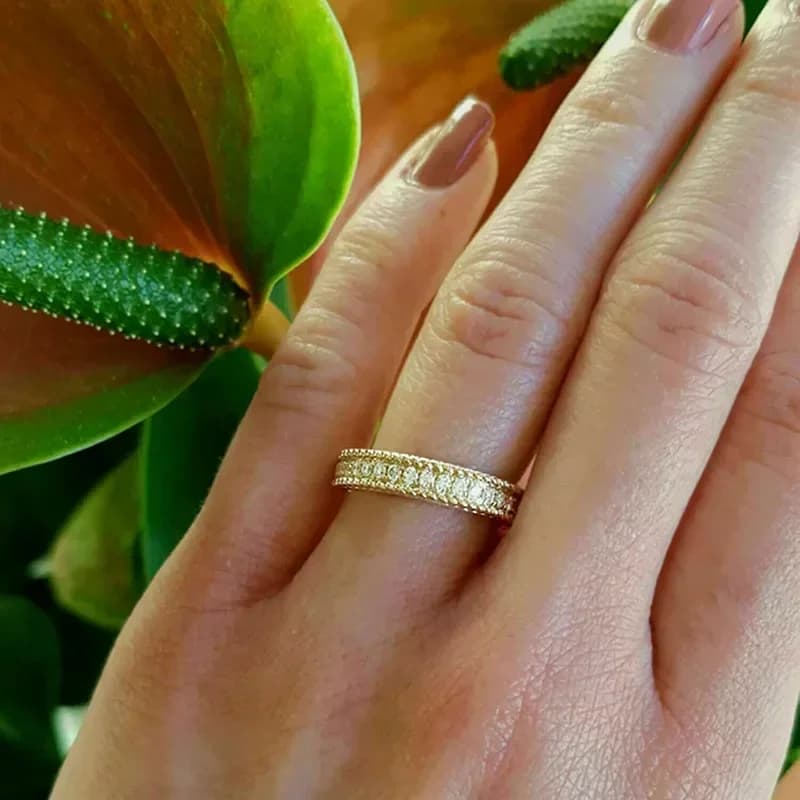 Anello da Donna 2026 con Micro Incastonature di Zirconi, Gioiello Scintillante dal Design Raffinato e di Lusso Leggero, Stile Europeo e Americano