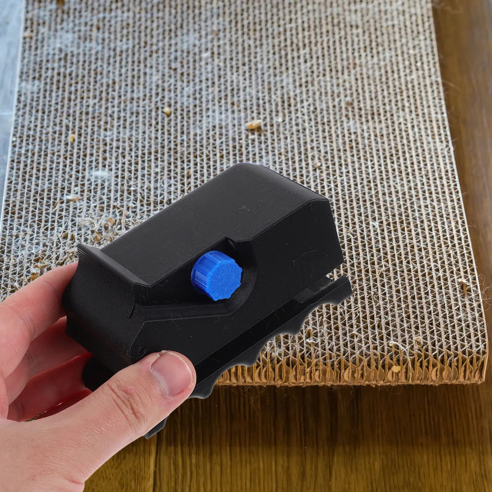 Handheld Cat Scratching Board Cardboard Cutter Ergonomic Sharp Blade Portable Cardboard Cutting Tool DIY Cat Scratcher Indoor