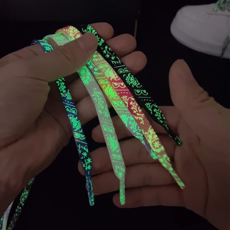 Nuovi Lacci luminosi per scarpe da ginnastica Lacci per scarpe piatti Splash-inchiostro Lacci per scarpe da corsa fluorescenti incandescenti Lacci per scarpe fresche 1 paio