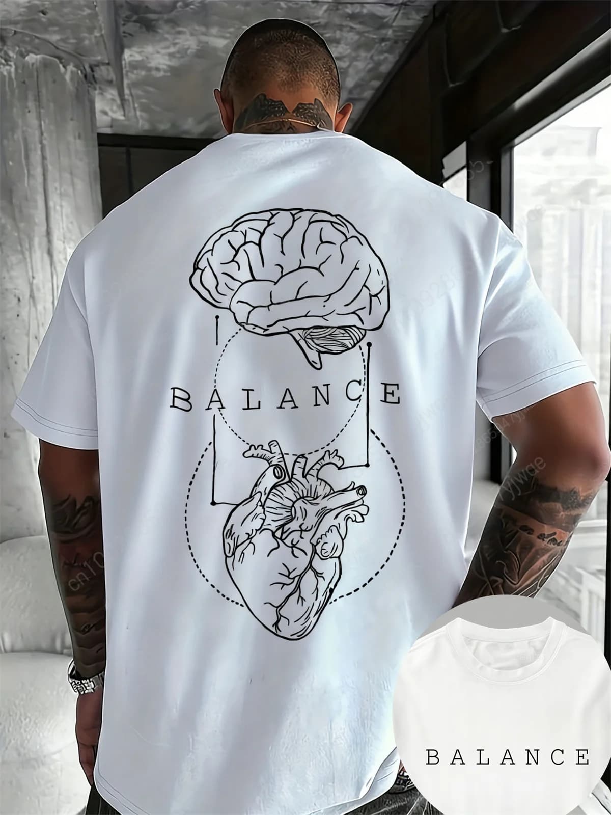 T-shirt a maniche corte con stampa grafica Equilibrio tra Cuore e Cervello, girocollo, moda streetwear, abbigliamento uomo trendy.