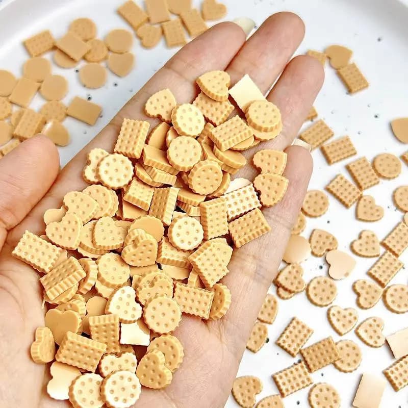 Ciondoli per unghie con biscotti misti casuali Bulk che si illuminano al buio Biscotti Decorazioni per nail art Manicure Accessori per custodie per telefoni fai da te