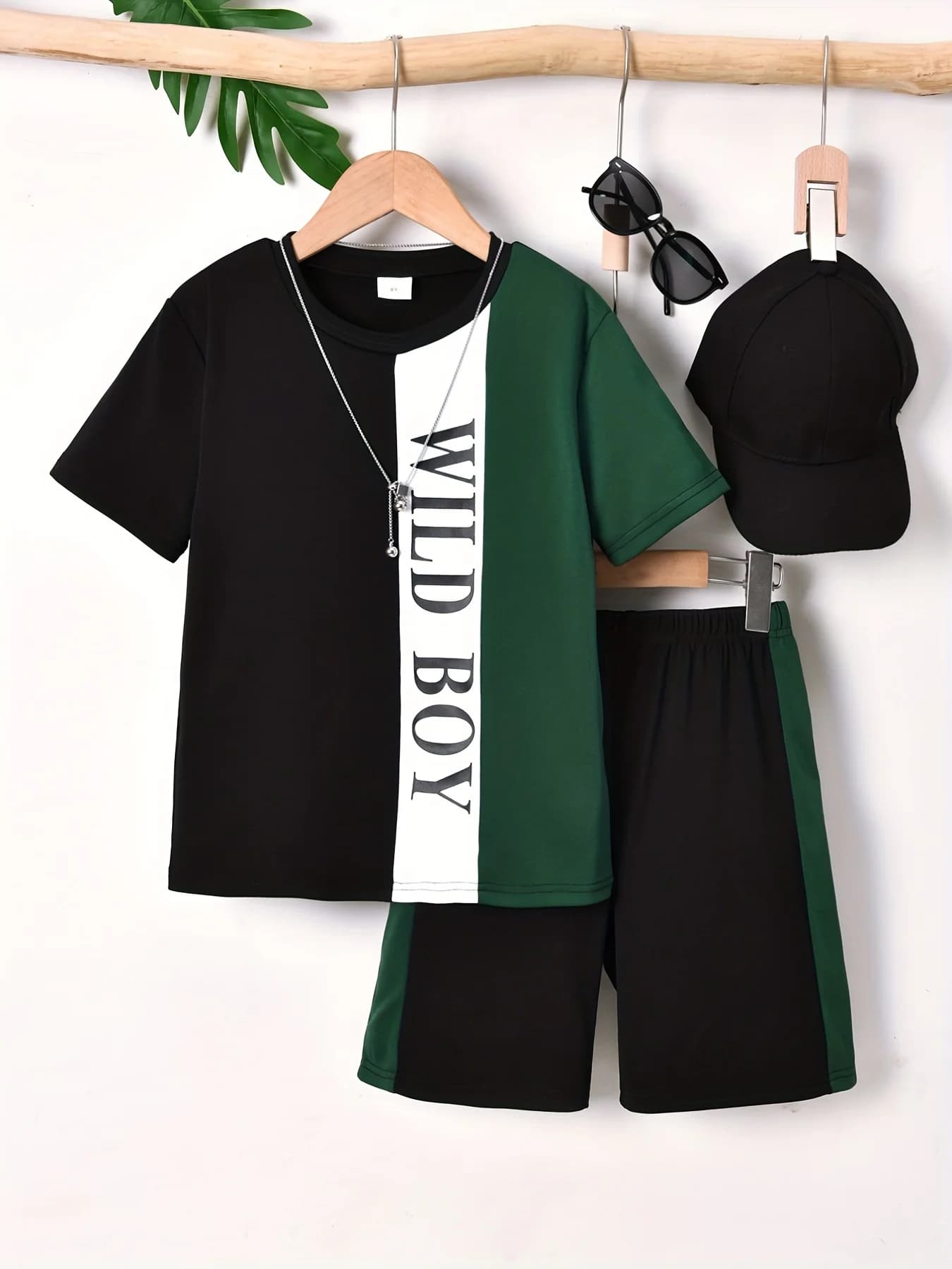 Set di moda casual per ragazzi caldi Set di t-shirt e pantaloncini stampati con motivo a colori semplici da strada Set per le vacanze estive