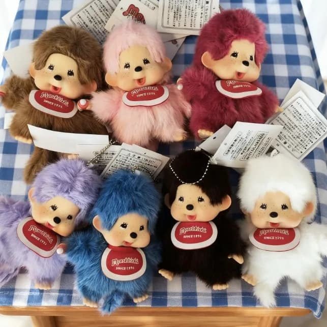 Portachiavi in peluche Monchhichi, colorati, a forma di cartone animato, bambola di peluche in piedi, ornamento per zaino, merchandise anime, regalo di laurea