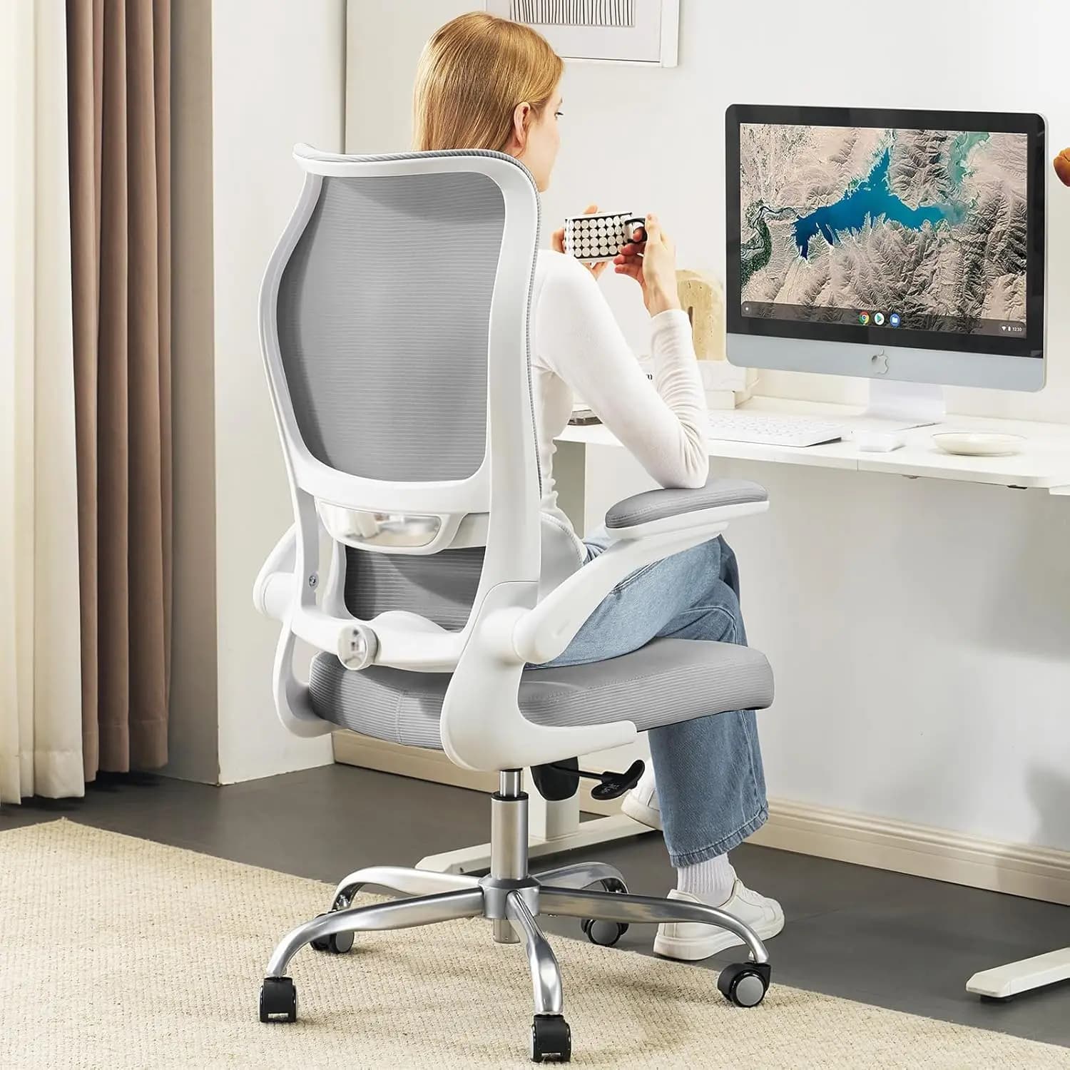 Sedia da Ufficio Ergonomica con Supporto Lombare Regolabile, Schienale in Rete e Seduta in Pelle PU per Casa e Gaming (Grigio)