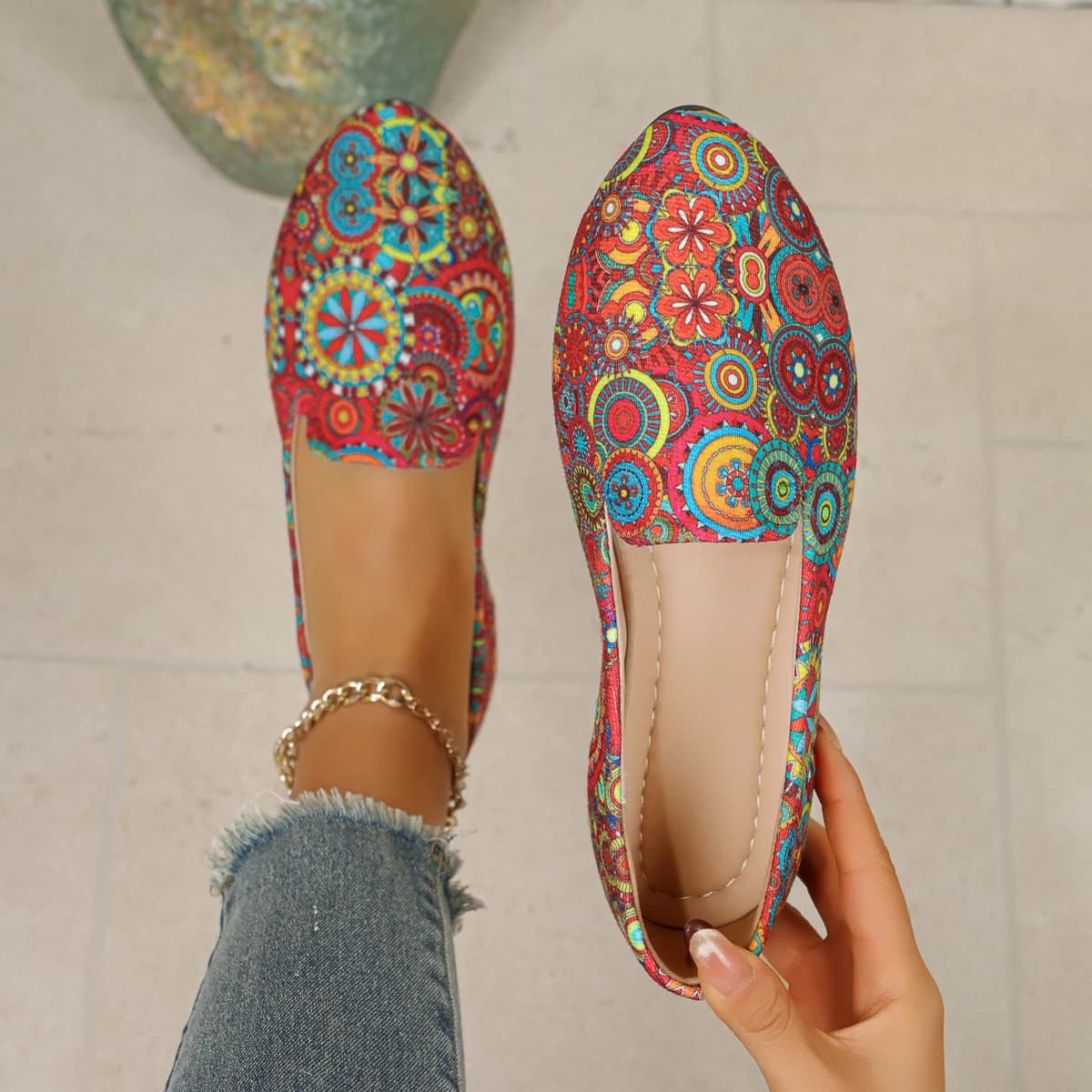 Scarpe basse da donna 2025 nuove scarpe casual leggere a punta da donna comode mocassini da passeggio comode sneakers da esterno da donna