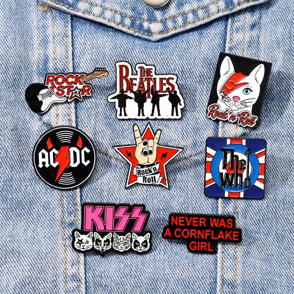 Distintivi con logo delle band rock KISS, spilla in metallo smaltato ROCK STAR, decorazione per zaino e felpa, regalo per i fan dei gruppi di cantanti.