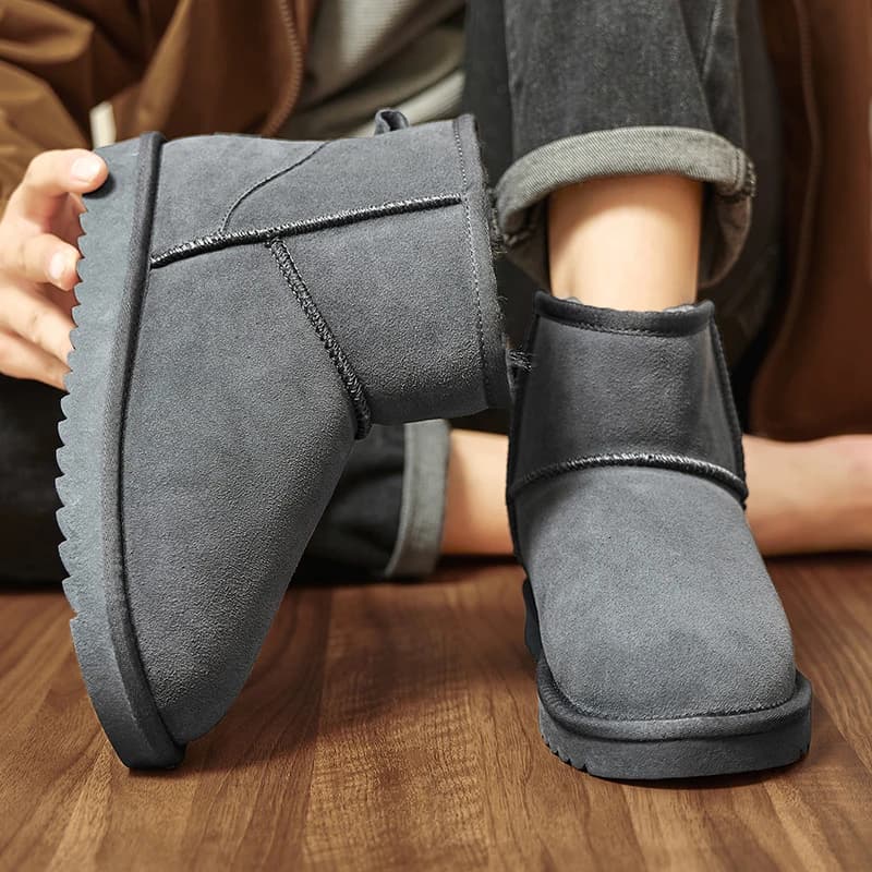 Stivali invernali in pelle scamosciata unisex da uomo Slip on stivali riscaldati in peluche per uomo Comodi stivaletti antiscivolo Uomo Big Size 45 Botas Para Hombre