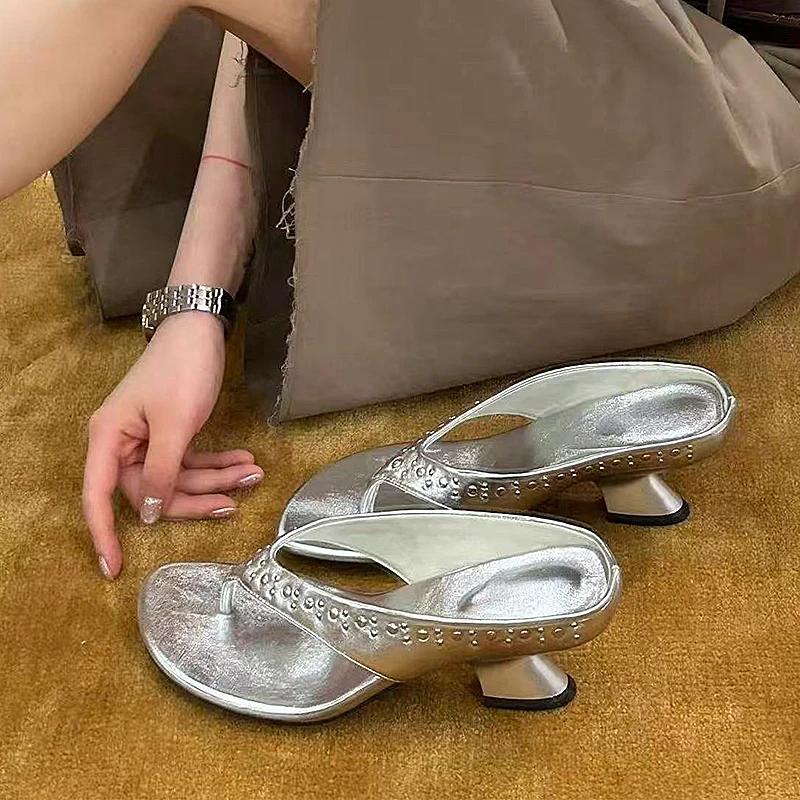 Silver Rivet Women's Flip-flops 2026 Fashion Wedge Holiday Beach Sandals Outdoor Comfort Luxury Heeled Slippers Tongs Femmes